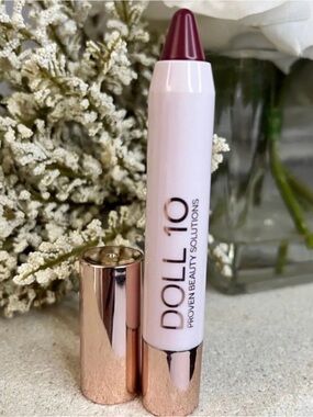 Doll 10 Lip Crayon — "I can" shade